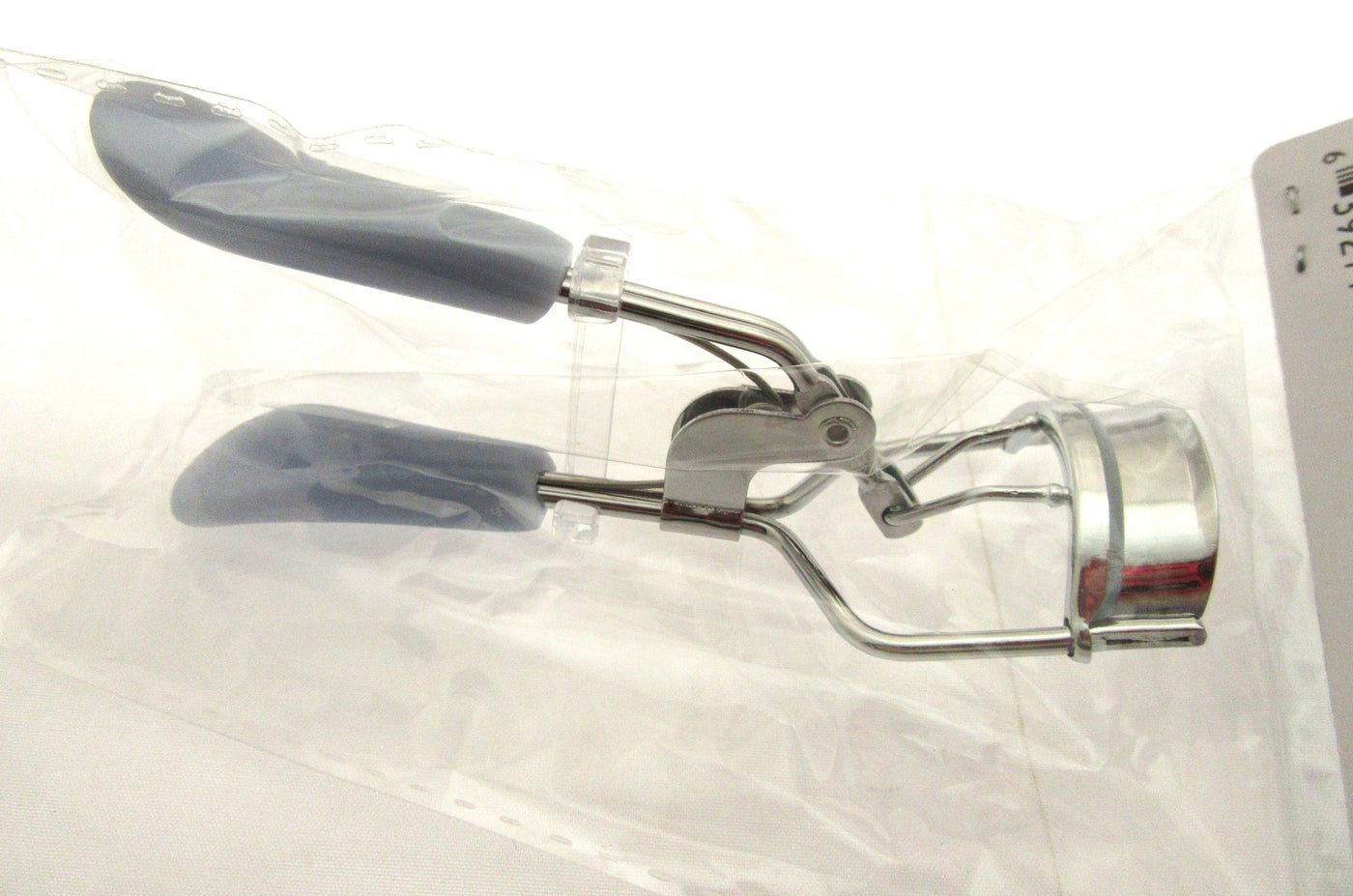 Sassy + Chic Eyelash Curler Hot Pink eye lash face Beauty Makeup Tool BFR