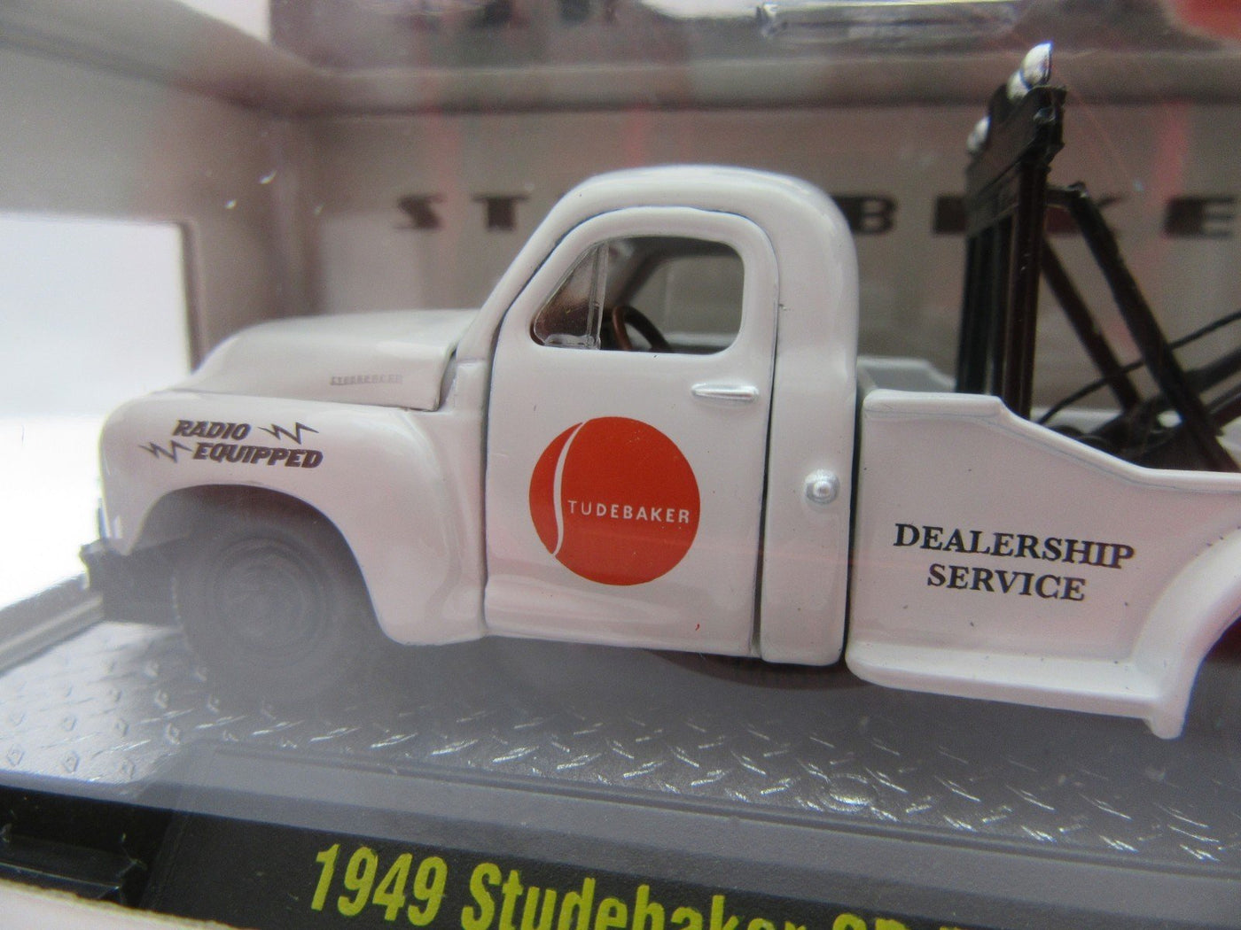 M2 Details ~ 1949 Studebaker 2R Truck ~Tow Truck ~ 1:64 Die Cast Car