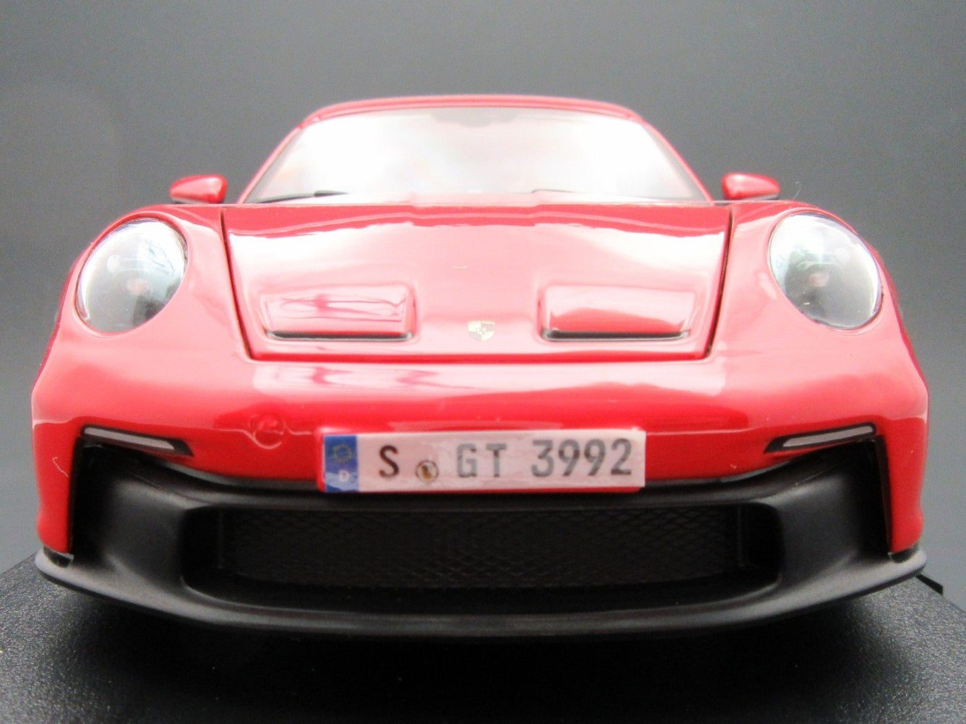 Porsche 911 GT3 ~ Red ~ 1:18 ~ Metal Die Cast ~ Maisto