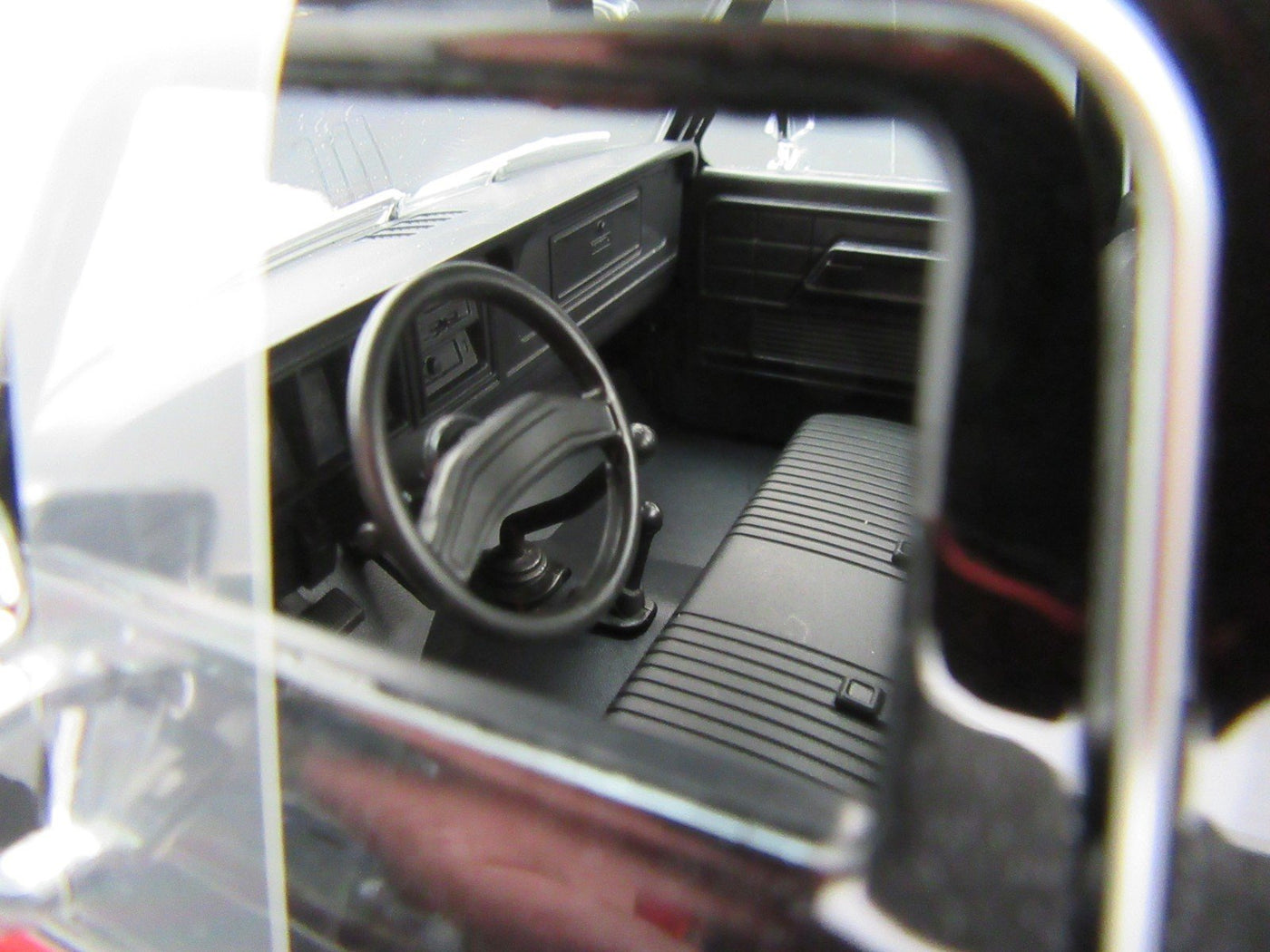 1979 Ford F150 Pick-up Truck ~ Black & Red ~ 1:18 ~ Die Cast ~ Maisto
