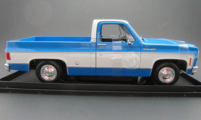 1974 Chevrolet C10 Cheyenne Super ~ Blue & White ~ 1:18 ~ Die Cast ~ Maisto