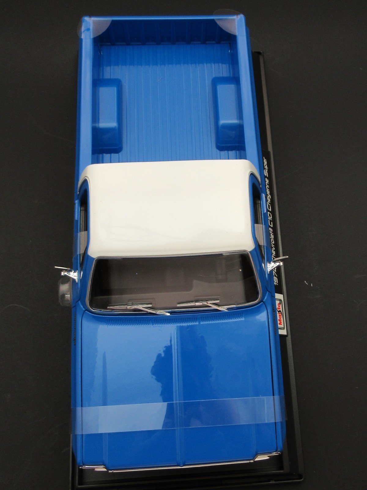 1974 Chevrolet C10 Cheyenne Super ~ Blue & White ~ 1:18 ~ Die Cast ~ Maisto