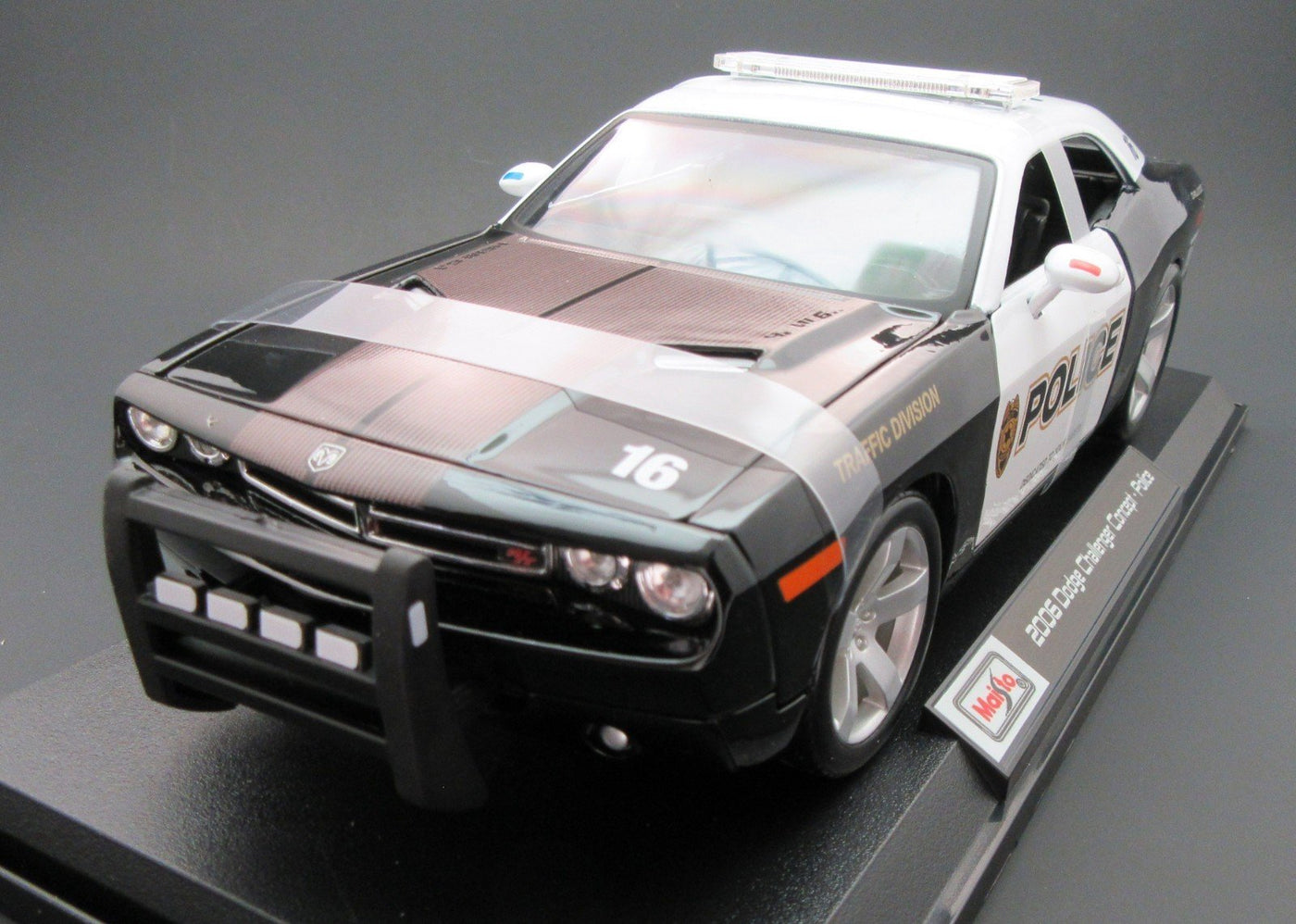 2006 Dodge Challenger Concept Police ~ Black & White ~ 1:18 ~ Die Cast ~ Maisto