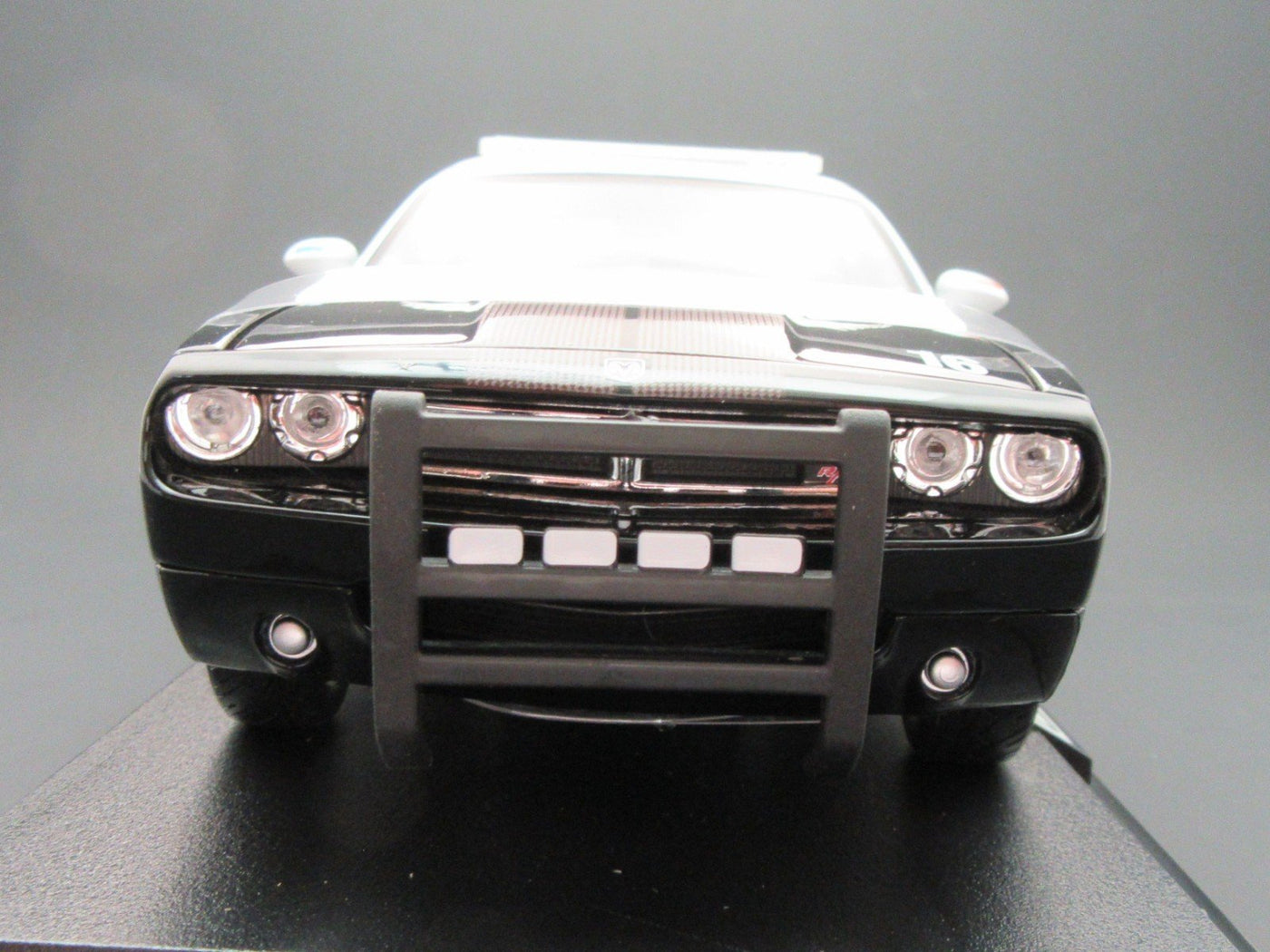 2006 Dodge Challenger Concept Police ~ Black & White ~ 1:18 ~ Die Cast ~ Maisto
