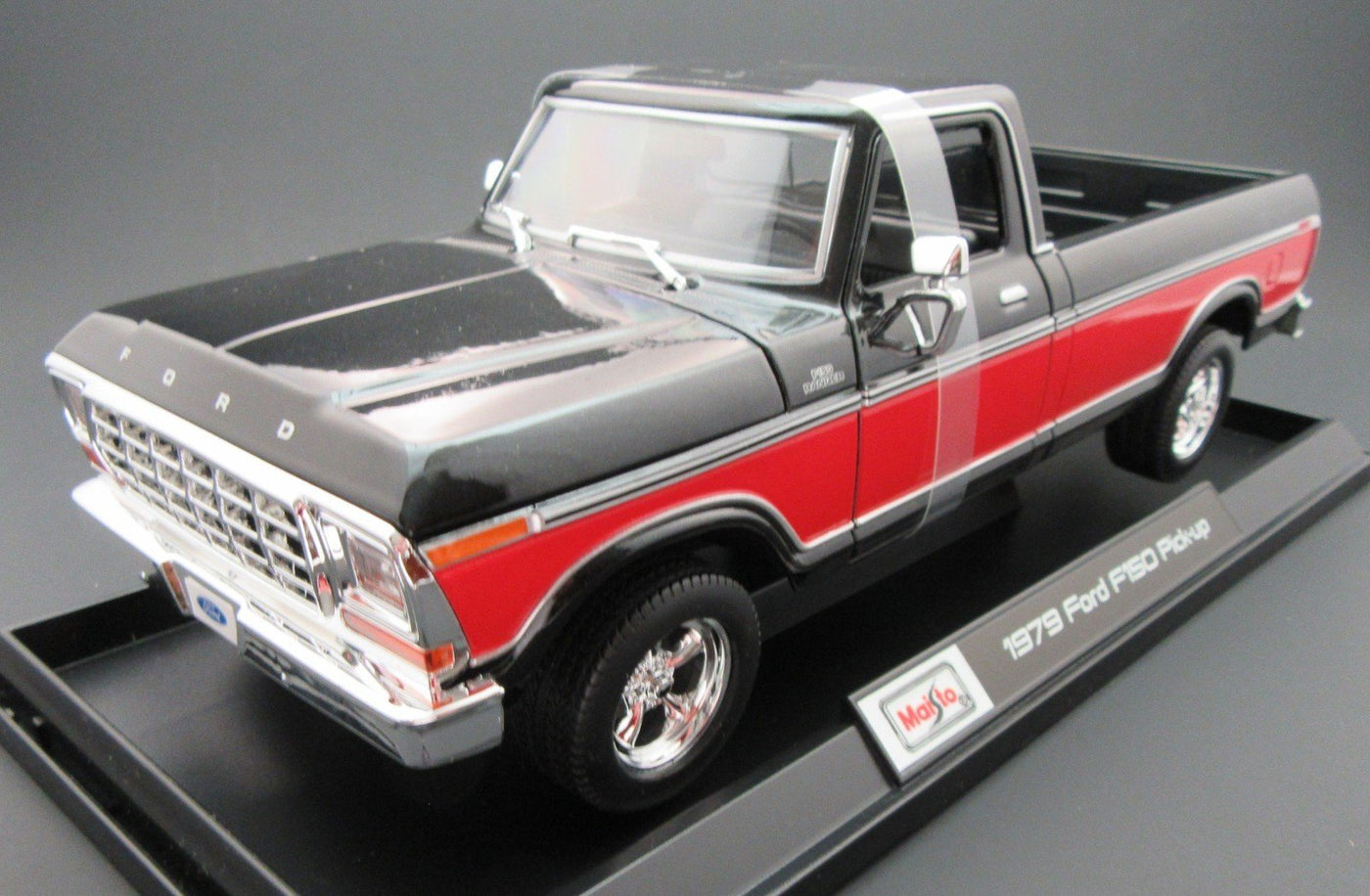 1979 Ford F150 Pick-up Truck ~ Black & Red ~ 1:18 ~ Die Cast ~ Maisto