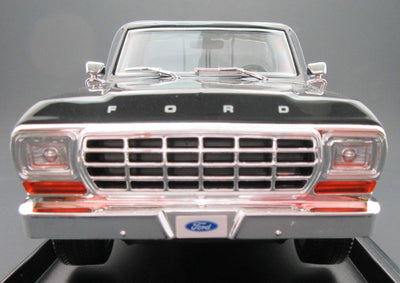 1979 Ford F150 Pick-up Truck ~ Black & Red ~ 1:18 ~ Die Cast ~ Maisto