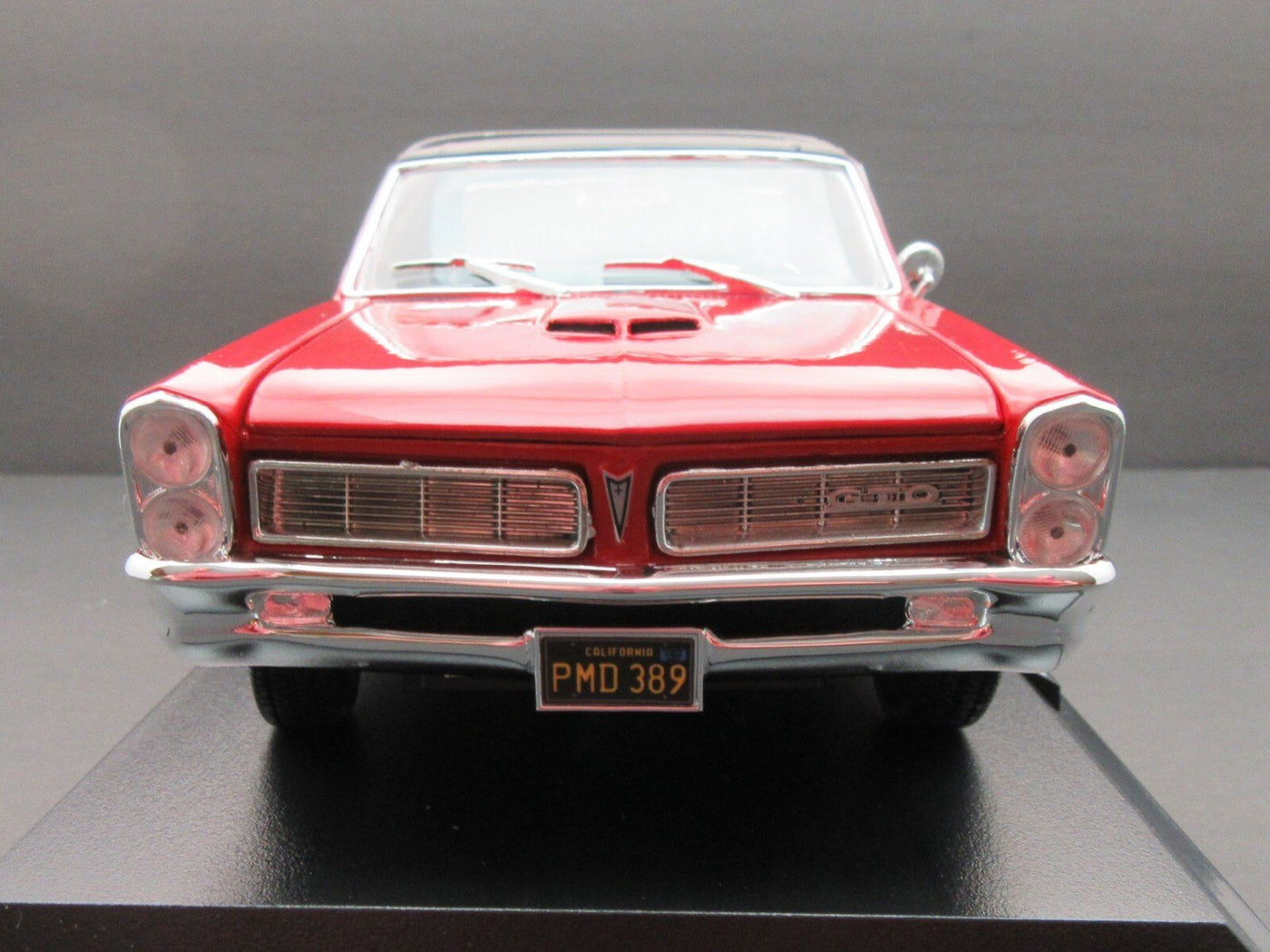 1965 Pontiac GTO ~ Red ~ 1:18 ~ Metal Die Cast ~ Maisto