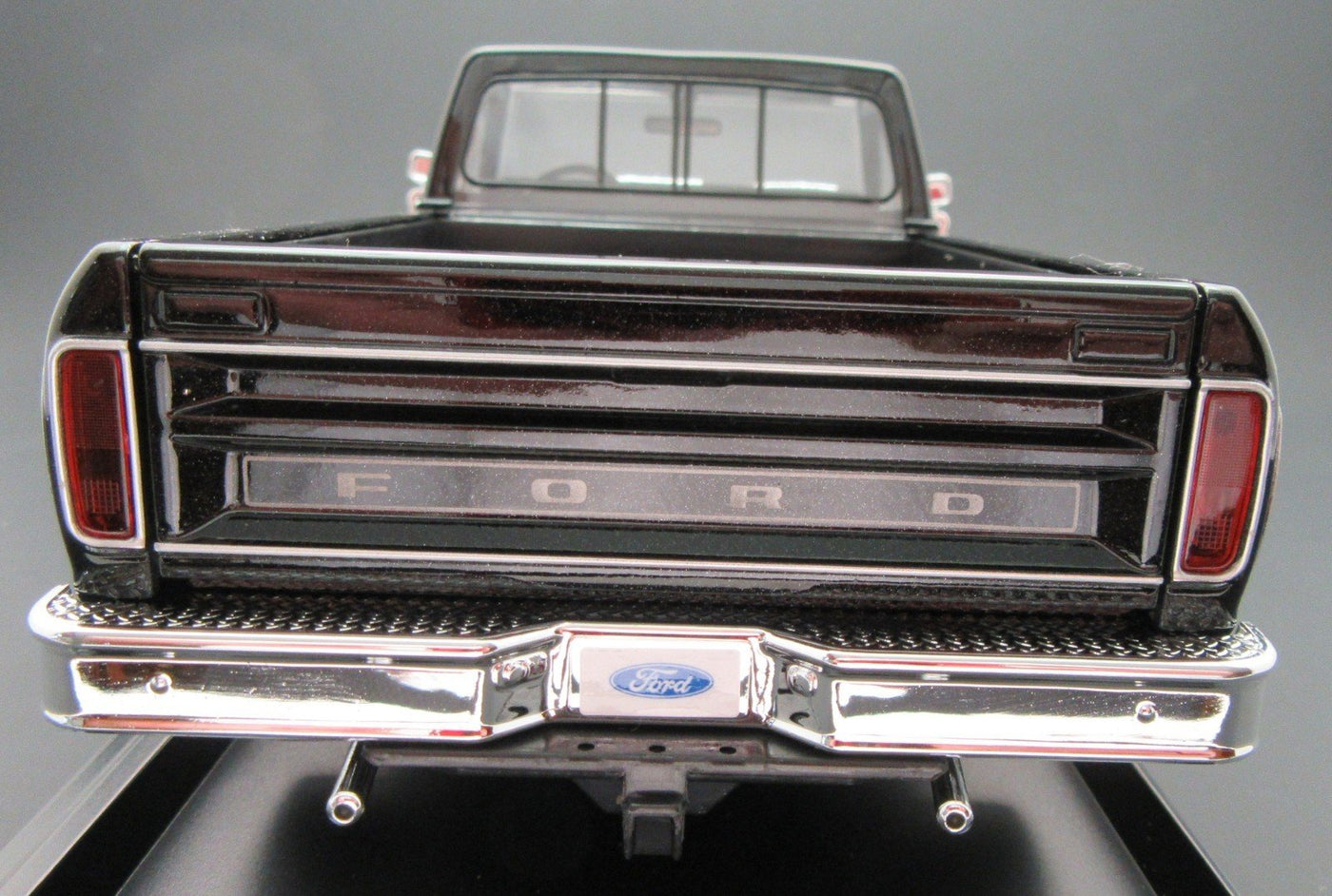1979 Ford F150 Pick-up Truck ~ Black & Red ~ 1:18 ~ Die Cast ~ Maisto
