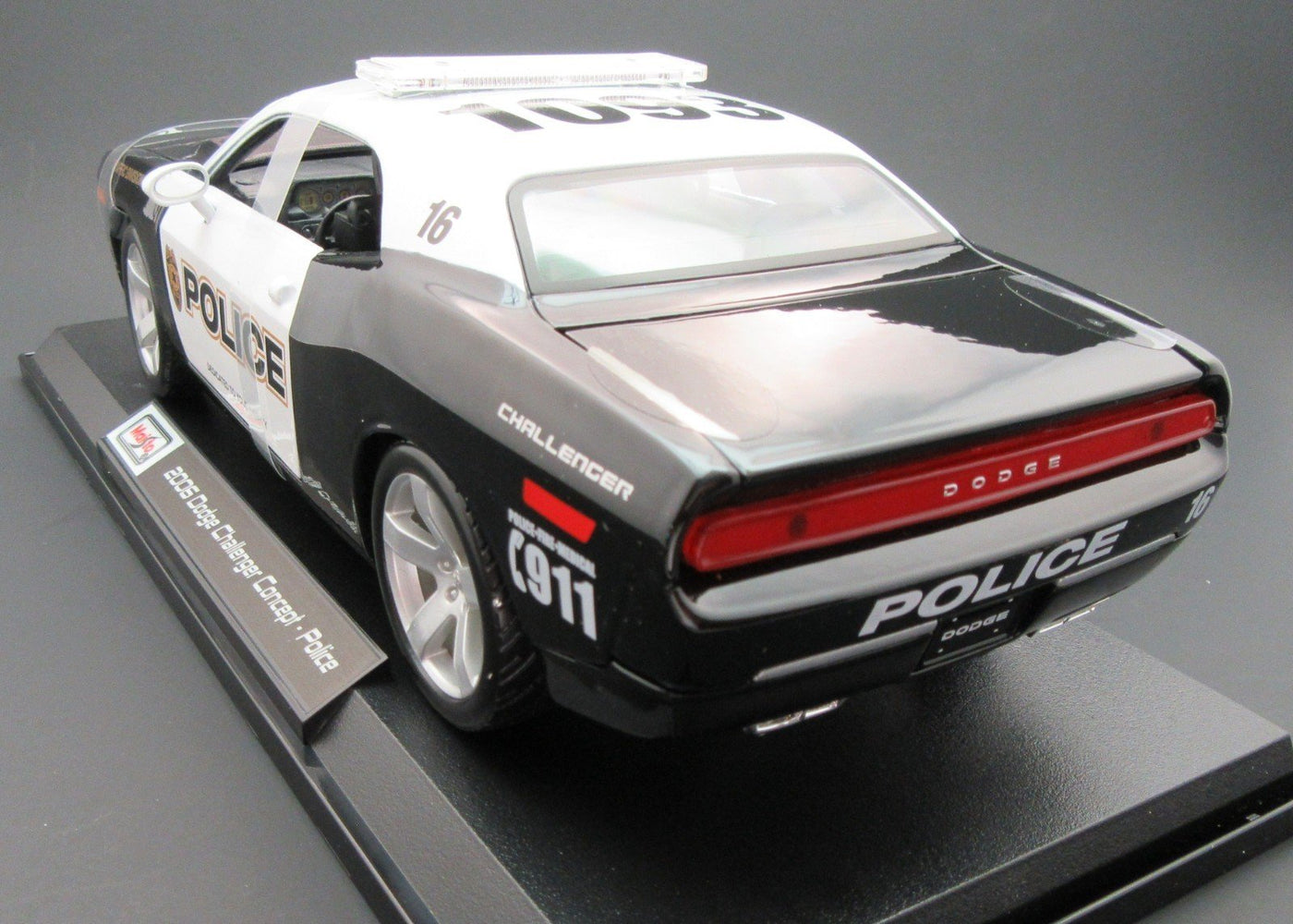 2006 Dodge Challenger Concept Police ~ Black & White ~ 1:18 ~ Die Cast ~ Maisto
