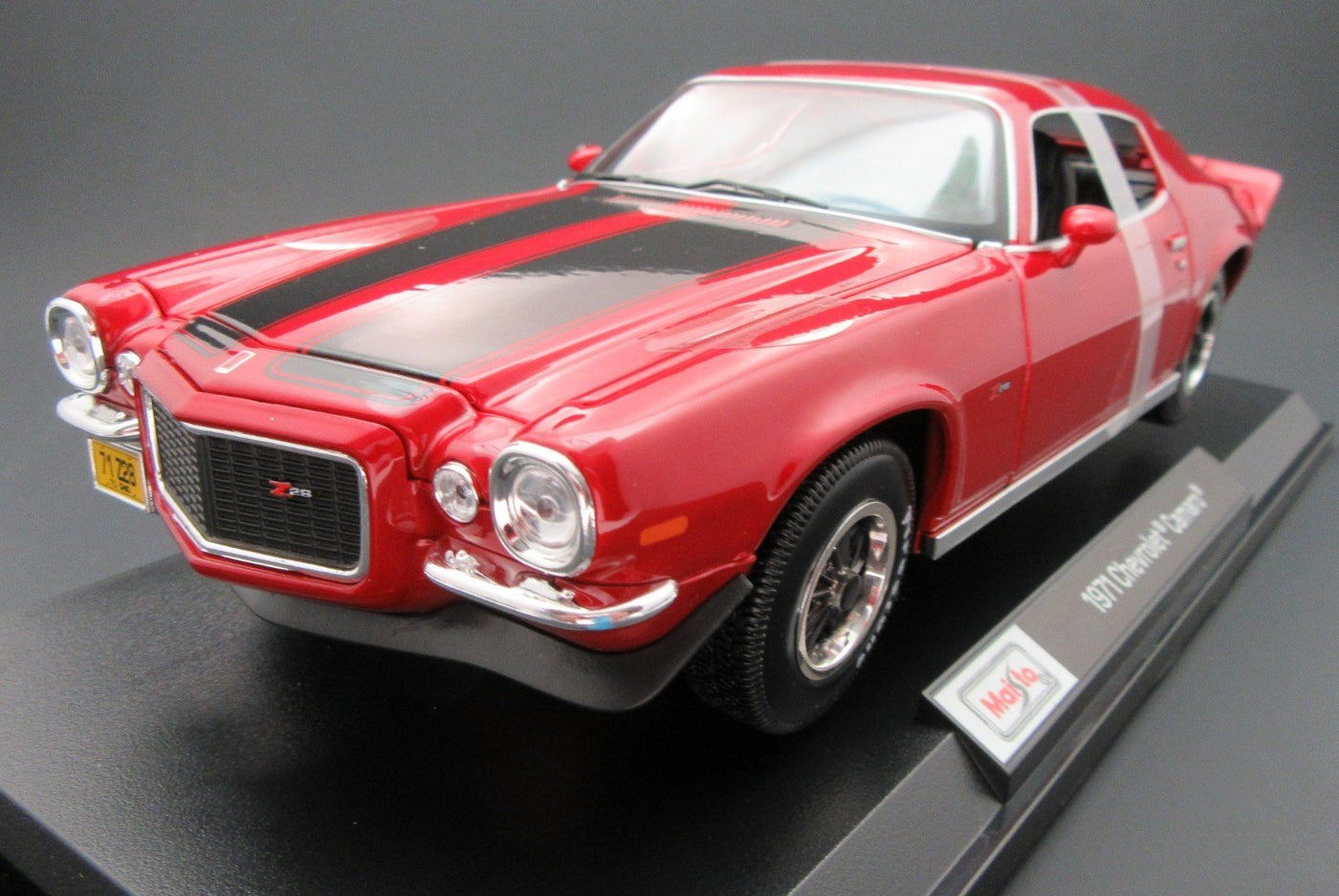 1971 Chevrolet Camaro ~ Red ~ 1:18 ~ Metal Die Cast ~ Maisto