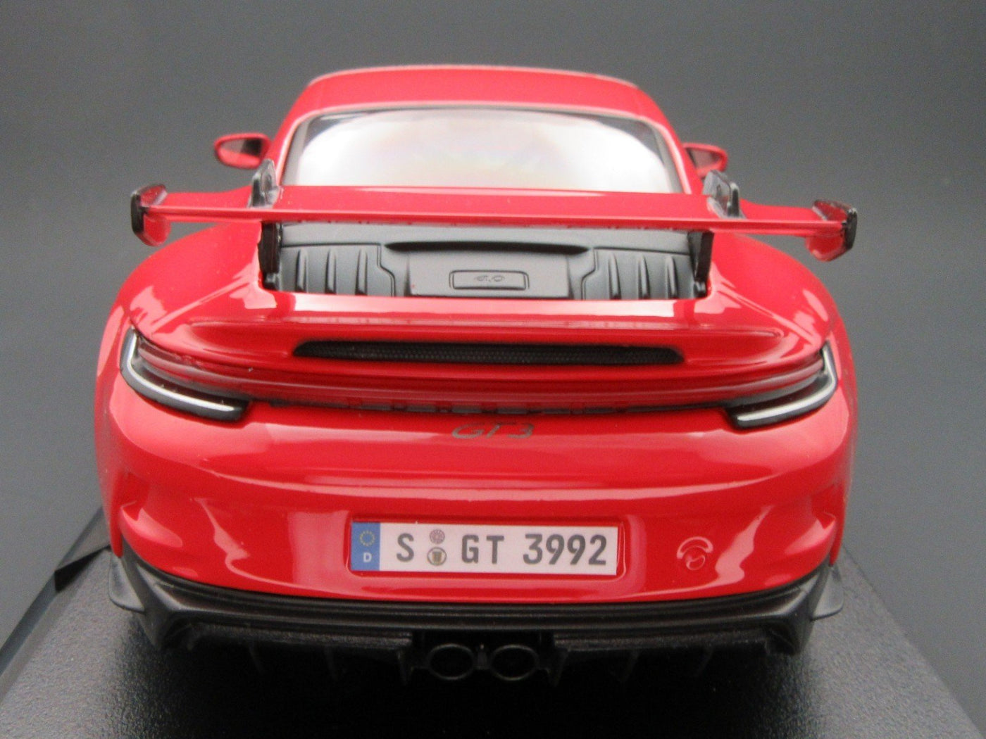 Porsche 911 GT3 ~ Red ~ 1:18 ~ Metal Die Cast ~ Maisto