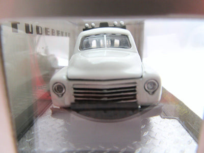 M2 Details ~ 1949 Studebaker 2R Truck ~Tow Truck ~ 1:64 Die Cast Car