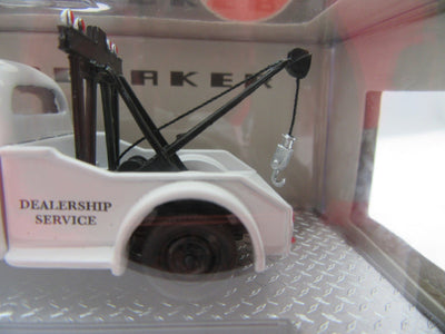 M2 Details ~ 1949 Studebaker 2R Truck ~Tow Truck ~ 1:64 Die Cast Car