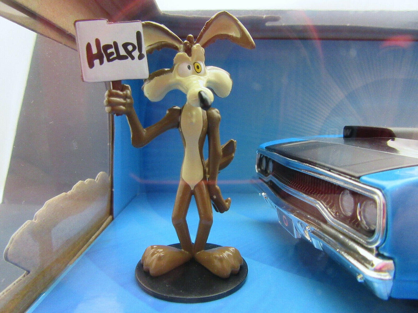 Wile E. Coyote & 1970 Plymouth Road Runner ~ Die Cast ~ Looney Tunes ~ 1:24