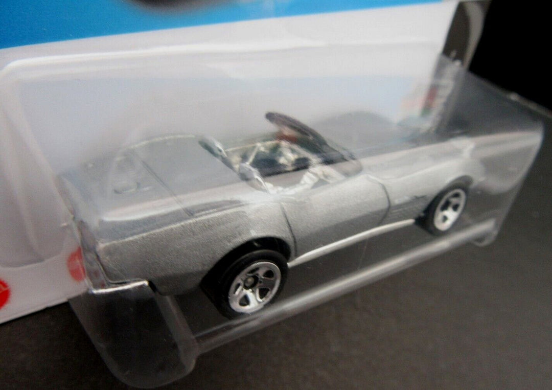Hot Wheels ’72 Stingray Cabrio – HW Roadsters 8/10, Silber, 132/250, Maßstab 1:64 – Sammlerstück