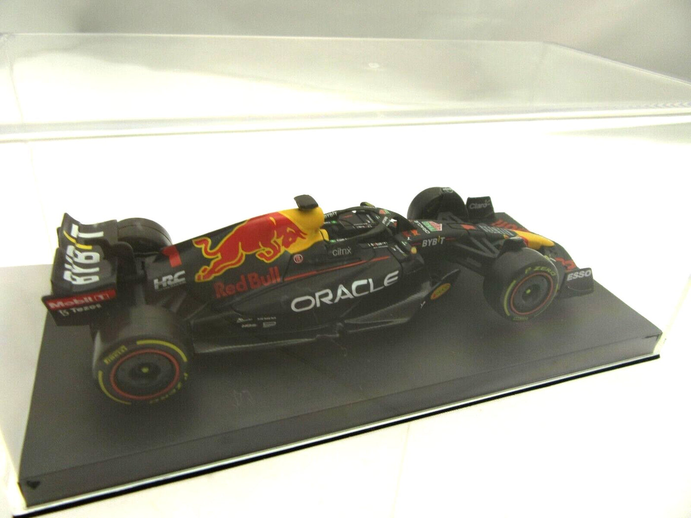 Oracle Red Bull Racing RB18 ~ Verstappen #1 ~  Die Cast