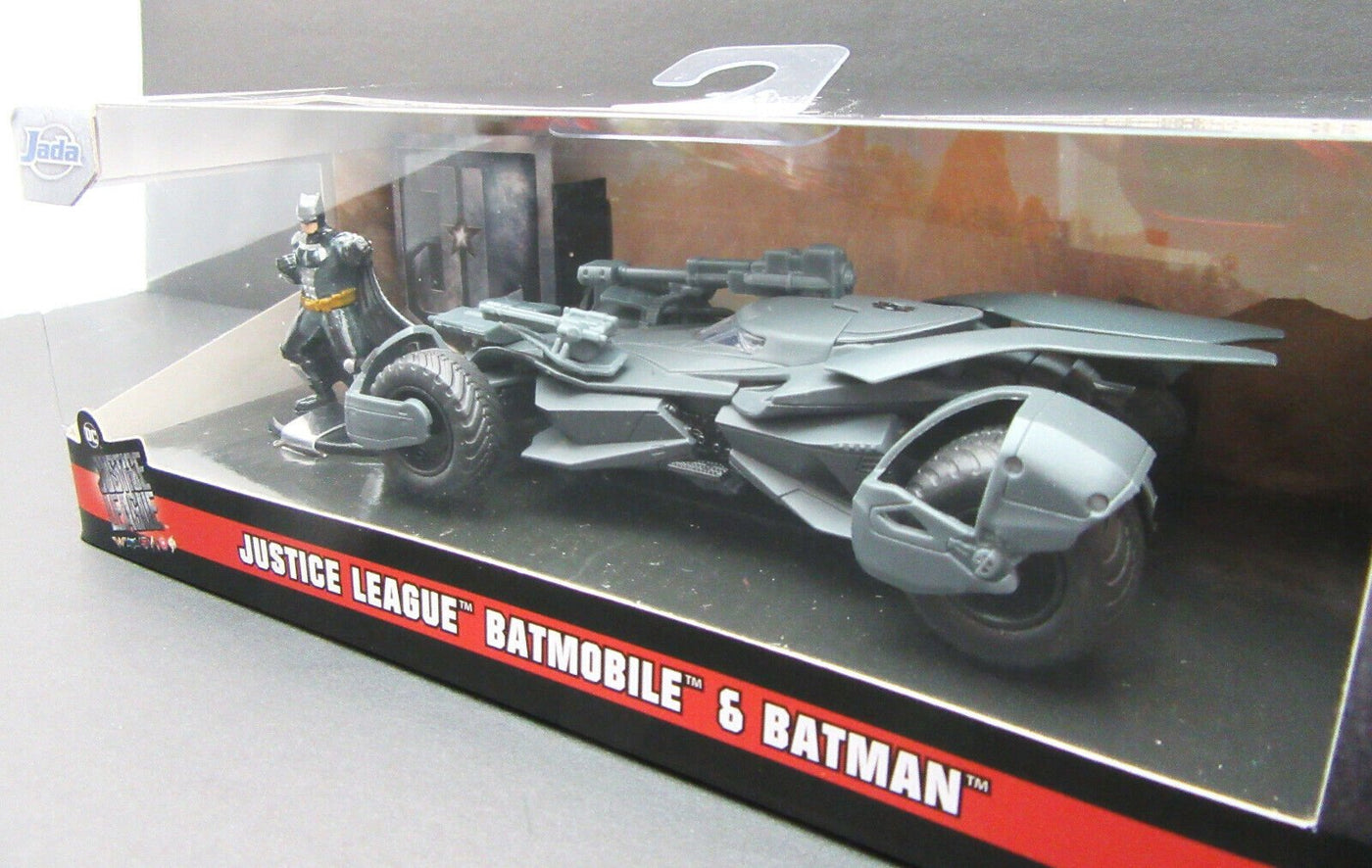 Justice League Batmobile & Batman ~ 1:50 scale ~ Diecast Car